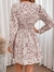 Vestido de dama de flores beige y tinta en internet