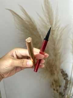 Delineador Liquido 2