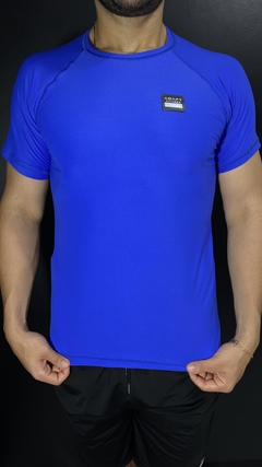 Camiseta Adapt na internet