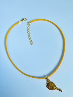 Choker Courinho Amarela Com Pingente Beach Tênnis - comprar online