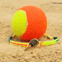 Tornozeleira Colorida Macramé Com Pingente Raquete Beach Tênnis - comprar online