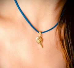 Choker Courinho Azul Com Pingente Beach Tênnis