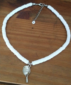 Colar Borrachinha Branco Com Pingente Beach Tênnis - comprar online
