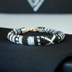 Pulseira Étnica Preta na internet