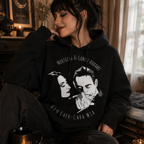 Moletom Canguru Morticia & Gomez Addams Mon Cher Cara Mia Preto Unissex
