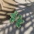 Brinco Meia Pétala Verde Resinado - Folheado