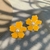 Brinco Flor C/ Perola Resinado - comprar online