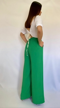 Cropped Decote Costas Branco