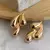 Brinco três gotas liso dourado