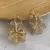 Brinco Dourado Cascata de Folha com Zircônia