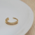 Piercing fake dourado com micro zircônias na internet