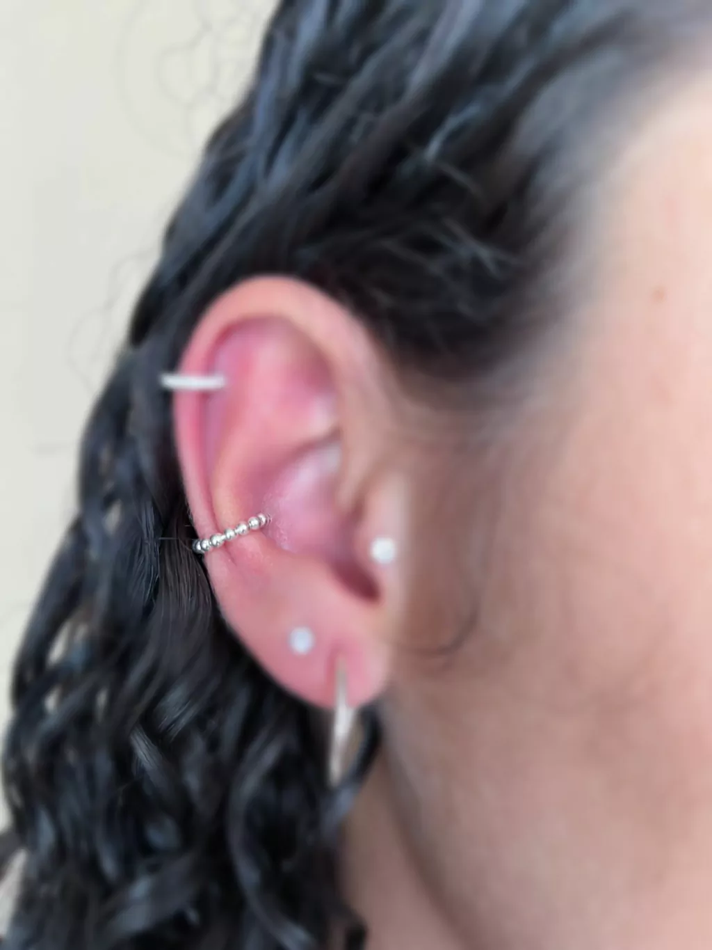 Piercing Fake Conch bolinhas