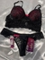 Lingerie de Renda na cor preta com detalhe rosa