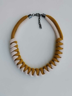 Colar Carolina em macramê - LOKKE Handmade - Joalheria Têxtil - Florianópolis-SC