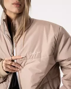 CAMPERA BOXY SIGN BEIGE - boi.arg