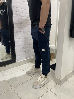 Pantalón cargo BATUK AZUL - comprar online