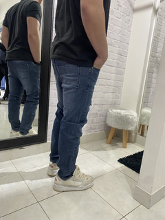 Pantalón jean con roturas - comprar online