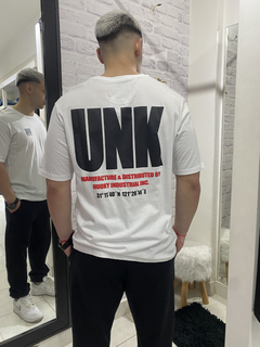 Remera oversize UNK