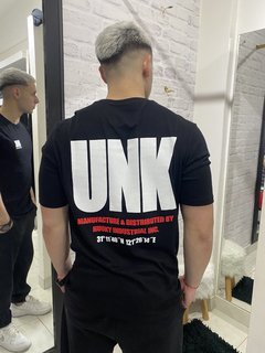 Remera oversize UNK Negra - comprar online