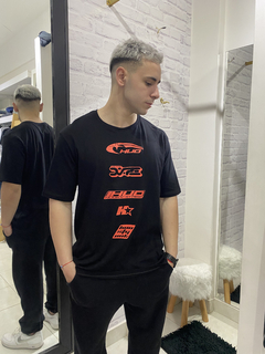 Remera oversize logos