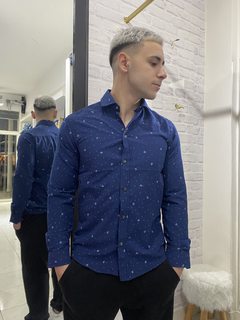 Camisa azul estampado