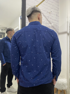 Camisa azul estampado
