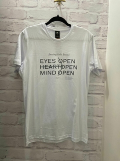 Remera EYES OPEN