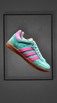 Zapatilla cuero verde y rosa