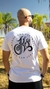 camiseta branca estampa costas - Kause.csn