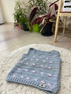 CHALECO GRIS CORAZONES