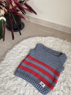 Chalequito gris y rojo - comprar online