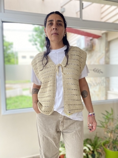 Chalequito para atar beige - comprar online