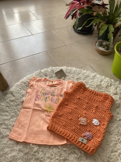 Chalequito naranja cn flores - RINCÓN DE TEJIDO