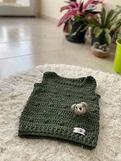 Chalequito verde con osito - tienda online