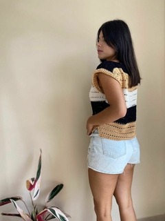 Remera rayada en internet