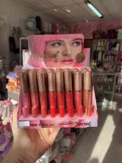 Lip gloss sparkles