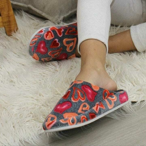 PANTUFLÓN GRIS CON CORAZONES