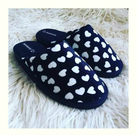 PANTUFLA CLÁSICA CORAZONES BLANCOS - comprar online