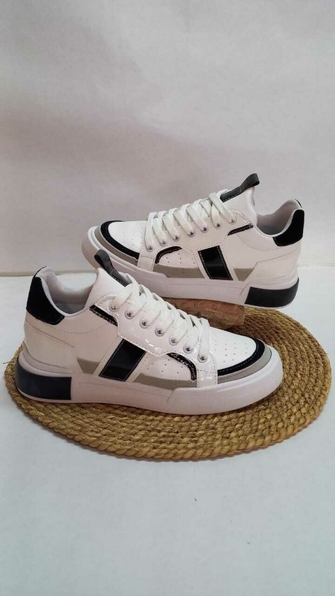 ZAPATILLA URBANA TRES CORAZONES