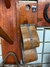 Porta vino de madera y cuero para dos vinos - comprar online
