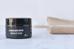 BLANQUEADOR DENTAL DE CARBÓN ACTIVADO. Contenido: 30g