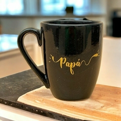 TAZA BOMBÉ NEGRA CERÁMICA FRASE DORADA DÍA DEL PADRE EN CAJA