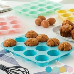 MOLDE SILICONA 12 MUFFINS / CUPCAKES PASTEL
