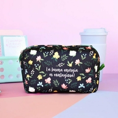 CARTUCHERA GRANDE NEOPRENE SUBLIMADA 25 x 15 cm. - UnayMil Cosas