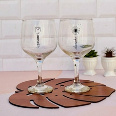 SET 2 COPAS DE VIDRIO CUADRADAS DE GIN TONIC CON FRASE EN NEGRO VITRIFICADAS