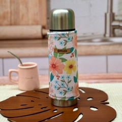 TERMO 500 ML DE ACERO DOBLE CAPA CON FUNDA SIMIL NEOPRENE DECO - UnayMil Cosas