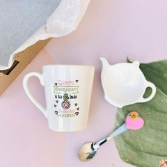BOX CORAZON ROSA: TAZA XL CERAMICA + TETERA + CUCHARA APLIQUE ROSA EN CAJA