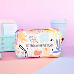 CARTUCHERA GRANDE NEOPRENE SUBLIMADA 25 x 15 cm. en internet