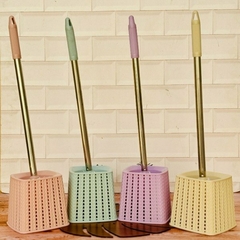 ESCOBILLA DE BAÑO DECO SIMIL RATAN 50 CM