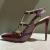 Scarpin Spikes Marsala na internet